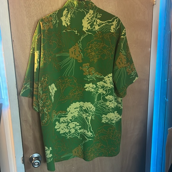 Manuhealii Men’s XL Button Down - Picture 3 of 3